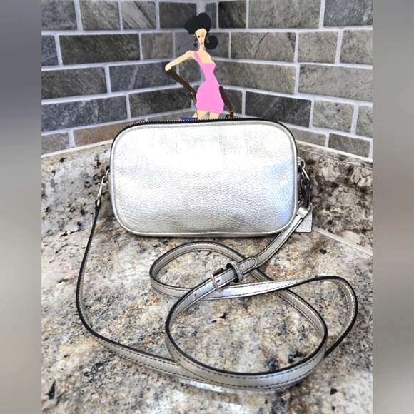 COACH SILVER CROSSBODY IN PEBBLE LEATHER EUC - Picture 5 of 16